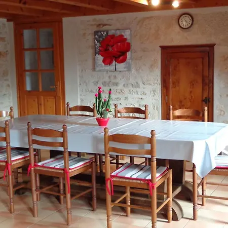 A Avec Piscine Privative, Sauna, Jardin Et Wifi Casa rural Saint-Juire-Champgillon